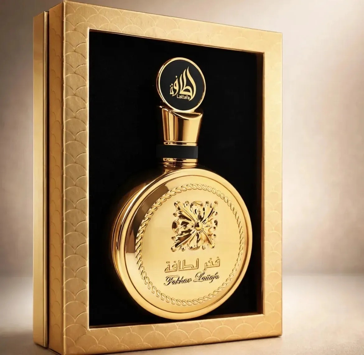 Frasco do perfume Fakhar Extrait Gold Lattafa